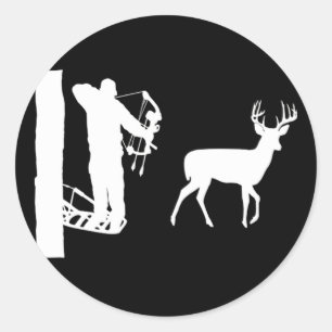 Bowhunter in Treestand Shooting Deer Ronde Sticker