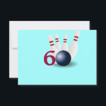 Bowling, bowler Invitation du 60e anniversaire.<br><div class="desc">Vous pouvez personnaliser tout le texte de cette 60e invitation à la fête d'anniversaire sur le thème du bowling. Vous pouvez changer le texte et le numéro sur le devant et l'utiliser pour un 40e, 50e, 70e ou autre anniversaire. Le design comprend une boule de bowling avec des épingles et...</div>