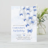 Bows Bleus Balloons Anniversaire Invitation (Debout devant)