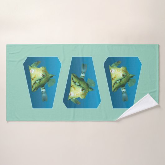 Boxfish - arrière - plan bleu dégradé | (Serviette de bain)