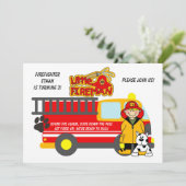 Boy Firefighter Fire Truck Invitation Anniversaire (Debout devant)
