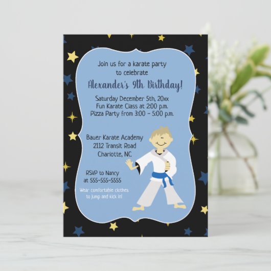 Boy Karate Anniversaire Invitations Ceinture bleue (Debout devant)