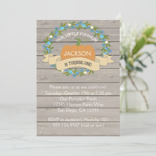 Boy Rustic Pumpkin 1st Birthday Party Invitation Kaart (Staand voorkant)