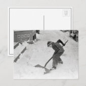 Boy Shoveling Snow, 1940 Briefkaart (Voorkant / Achterkant)