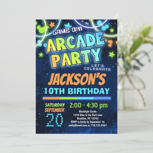 Boys Blue Green Arcade Party Birthday Uitnodiging (Staand voorkant)