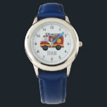 Boys mignonne Moteur de feu moderne Camion Enfants<br><div class="desc">Cette montre pour enfant mignonne et moderne comprend un dessin animé de camion de pompier et un endroit où vous pouvez ajouter le nom de votre garçon. Parfait pour tout enfant rêvant d'être pompier ! Avec des chiffres clairs et un arrière - plan bleu, cette montre pompier est idéale pour...</div>