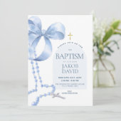 Boy's Modern Blue Bow & Rosary Baptism Invitation (Debout devant)