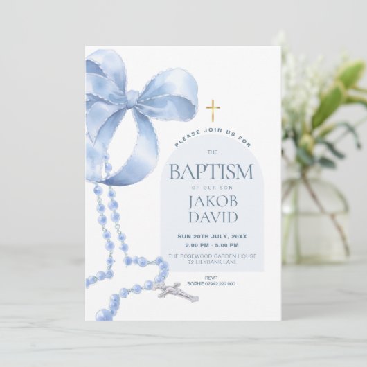 Boy's Modern Blue Bow & Rosary Baptism Invitation (Debout devant)