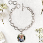 Bracelet Avec Breloques Créez votre propre bachelorette photo<br><div class="desc">Célébrez vos demoiselles d'honneur avec une touche personnalisée en créant un bracelet de célibataire moderne et élégant avec une photo de votre amitié qui vous tient à coeur. Ce design minimaliste, rehaussé d'une élégante calligraphie, offre un cadeau réfléchi de présentation de femme de chambre qui surprendra et ravira vos meilleurs...</div>