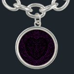 Bracelet Coeur-Charme gothique rond violet et noir<br><div class="desc">Nos belles enveloppes de mariage gothique au coeur rouge et noir sont sombres,  mais jolies avec notre design de défilement artistique. Ils sont conçus dans une collection de plusieurs objets afin que votre mariage entier puisse être coordonné avec le même style !</div>
