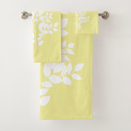 Branche feuillue blanche et papillons (En situation)