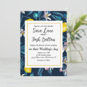 Branches de citron aux fleurs et invitation aux fr (Debout devant)