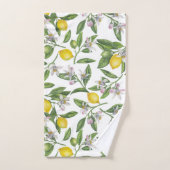 Branches de citron avec fleurs et fruits sur blanc (Serviette à main)