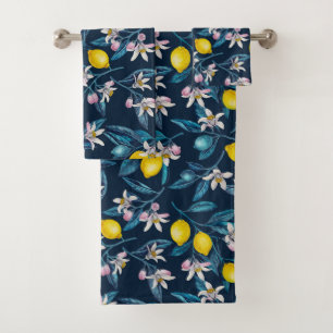 Branches de citron avec fleurs et fruits sur le bl