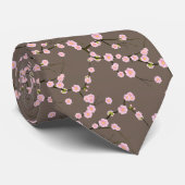 BRANCHES EN BLOSSEN PINKEN OP BROWN STROPDAS (Opgerold)