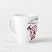 Brandafdeling logo, witte en rode badge latte mok (Linkerhoek)