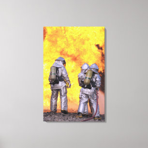 Brandblussers blussen een vliegtuig brand canvas afdruk