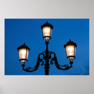 Brandende lamp 's nachts, Venetië Poster