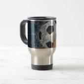 Brandende voetbal kussensloop reisbeker (Voorkant links)