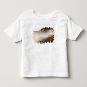 Branding spoelt over de kinderkopjes in Monument Kinder Shirts