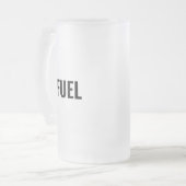 Brandstof zwarte letters minimalistisch koel matglas bierpul (Voorkant links)