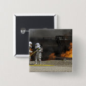 Brandweerlieden neutraliseren een levend vuur vierkante button 5,1 cm (Voorkant /achterkant)