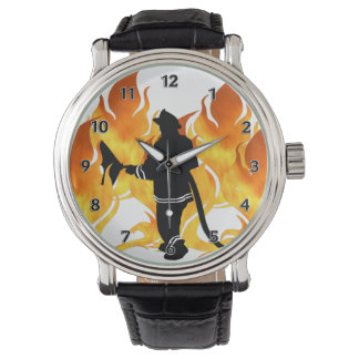 Brandweerlieden voelen de hitte horloge