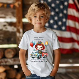 Brandweerman op een kleurrijke vrachtwagen met bal t-shirt