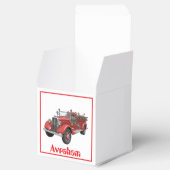 Brandweerwagen duwt in gunstbox bedankdoosjes (Geopend)