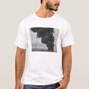 Brandwonden van geconcentreerde olie t-shirt