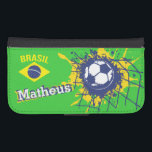 Brasil football but de football nommé flap coque<br><div class="desc">Bright jaune,  bleu et vert (couleurs brésiliennes) football / balle de football à l'arrière du but / net avec boitier de téléphone portable drapeau brasil. Idéal pour les fans brésiliens de football ou de football,  personnalisez avec votre propre nom lit actuellement Matheus. Conçu par Sarah Trett.</div>