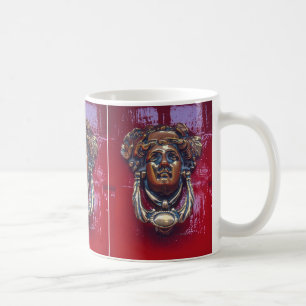 "BRASS VROUW HEAD DEUR KNOCKER OP BRIDE RODE DEUR KOFFIEMOK
