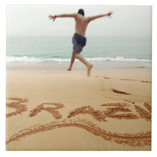 BRAZILIË. Man op de borst met een zwempak Tegeltje