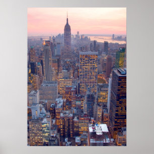 Breed uitzicht van Manhattan bij zonsondergang Poster