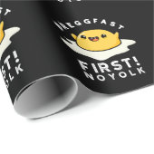 Breggfast First No Yolk Funny Egg Pun Dark BG Cadeaupapier (Rol Hoek)