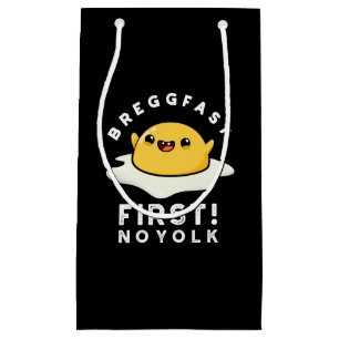 Breggfast First No Yolk Funny Egg Pun Dark BG Klein Cadeauzakje