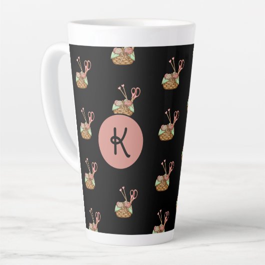 Breimandje Patroon Monogram Latte Mok (Linkerhoek)
