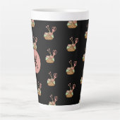 Breimandje Patroon Monogram Latte Mok (Voorkant)