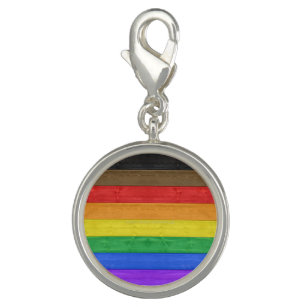 Breloque SlipperyJoe's inclusive gay pride drapeau en bois 