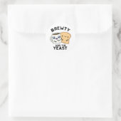 Brewty En De Gist Grappige Film Pun Ronde Sticker (Tas)