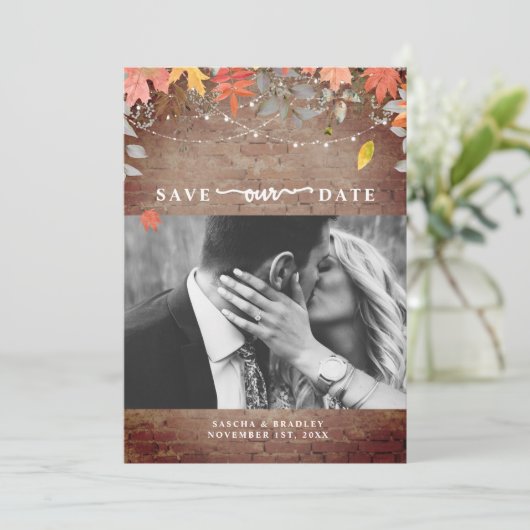 Brick Autumn Foliage Lights Foto Fall Weddenschap Save The Date (Staand voorkant)