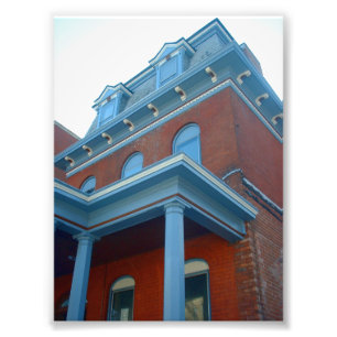 Brick Victoriaans House met koloniale blauwe siers Foto Afdruk