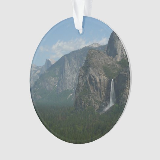 Bridalveil Falls et Half Dome à Yosemite (devant)