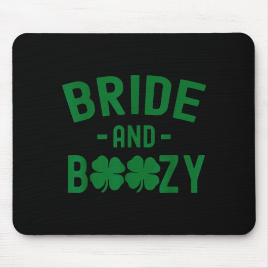 Bride And Boozy Irish St Patrick's Day Funny Shamr Muismat (Voorkant)