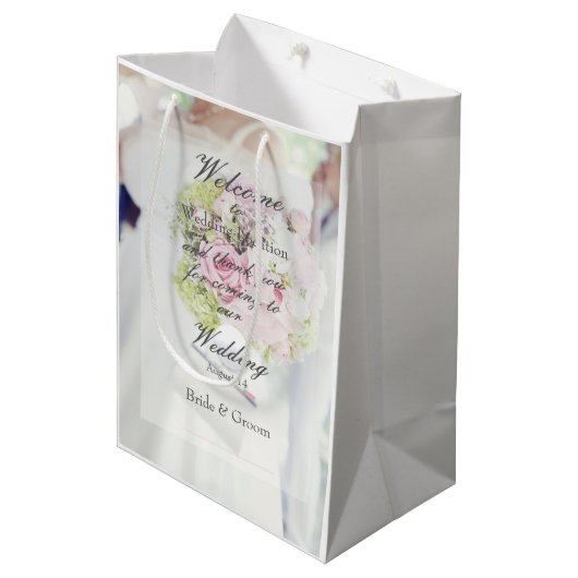 Bride en Flower Bouquet Wedding Medium Cadeauzakje (Voorkant Gekanteld)