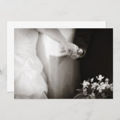 Bride en groom handen bruiloft uitnodiging (Voorkant / Achterkant)