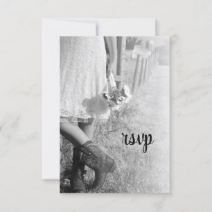 Bride in Cowboy Boots met zonnebloemen die RSVP we