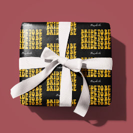 Bride to Be Gold Glitter Tekst met Naam, Zwart Cadeaupapier