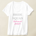 Bridesmaid Pink Nom personnalisé Mariage Bachelore<br><div class="desc">Belle calligraphie,  t-shirt rose Bridesmaid. Parfait pour t-shirt en papier Mariage. Équipe de mariées.</div>