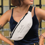 Bridesmaid | Script minimaliste moderne rose pâle<br><div class="desc">Cette conception personnalisée de Bridesmaid comprend une typographie manuscrite sur un arrière - plan rose vif. Vous pouvez facilement personnaliser le nom et le titre ou ajouter votre message personnalisé ! L'accessoire parfait pour une proposition de femme de chambre ou de bachelorette!</div>